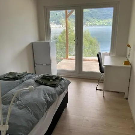 Trolltun, Frystevegen 4 Гостевой дом Ульвик