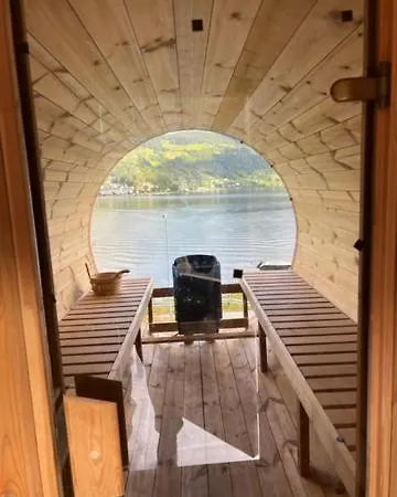 Trolltun, Frystevegen 4 Гостевой дом Ульвик