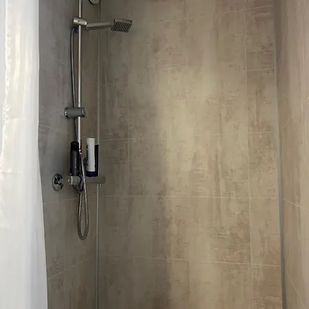 Trolltun, Frystevegen 4 Гостевой дом Ульвик